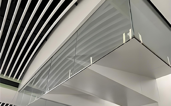 秦都玻璃挡烟垂壁