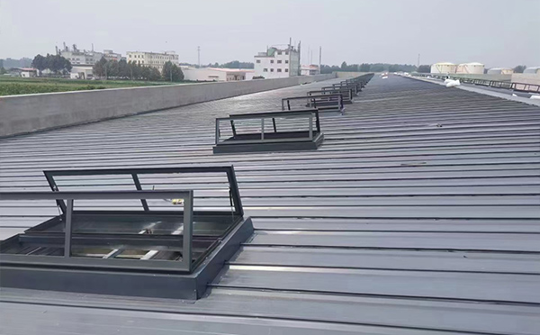 某中学室内体育馆秦都排烟窗改造项目