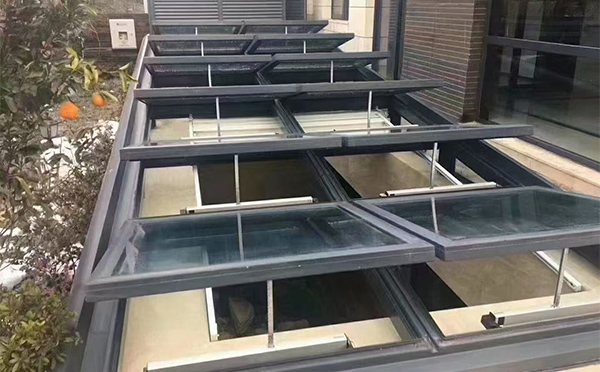 某轨道交通车辆维修车间秦都排烟窗应用