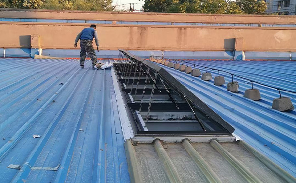 某区域性物流仓储中心秦都排烟窗系统安装项目