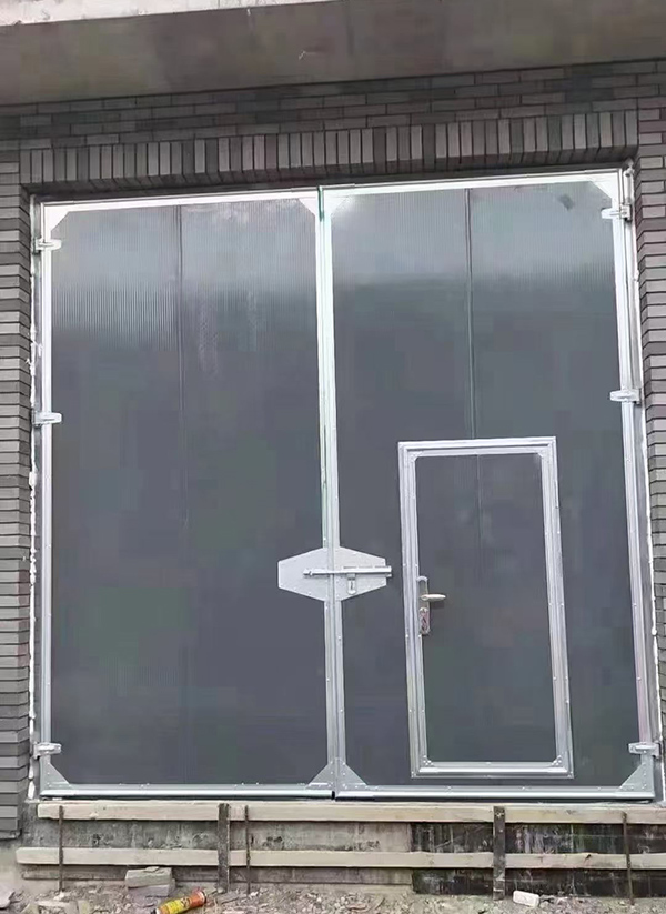 秦都工业平开门在大型设备制造车间的应用实例