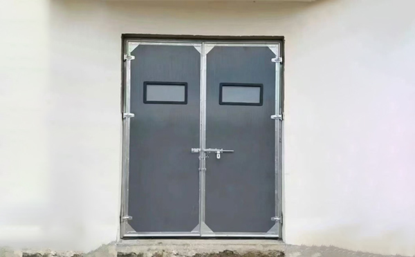 秦都工业门在高温作业区域的运行表现